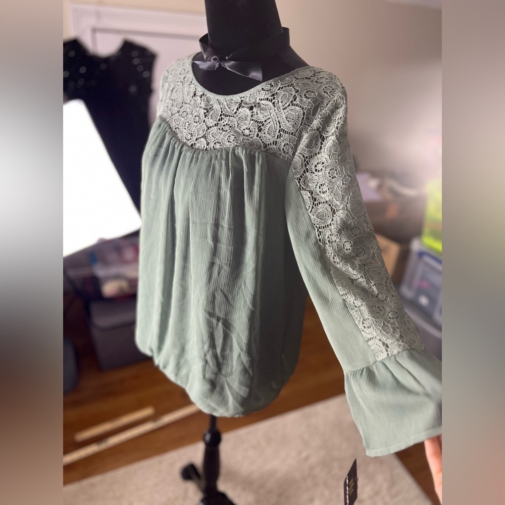 Women’s Petite XL IN Studio Long Sleeve Blouse NWT - Picture 3 of 10